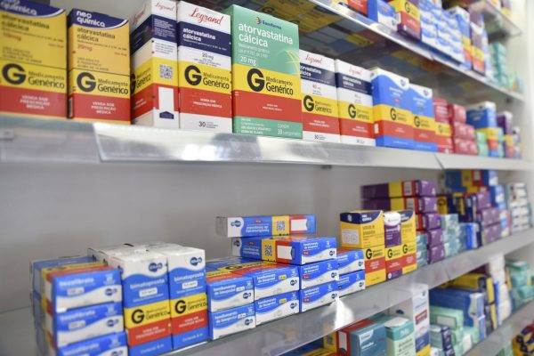 Saiba como pegar remÃ©dios de graÃ§a ou com atÃ© 90% de desconto