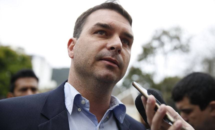 Resultado de imagem para flavio bolsonaro